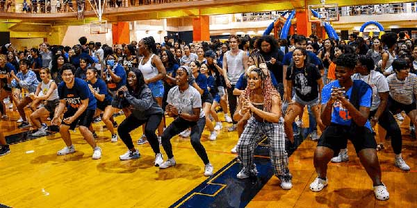 UTSA students in group exercise class